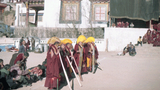 བྲག་འགོ་རུ་བོད་མིར་མེ་མདའ་བརྒྱབ།