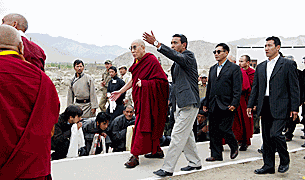 ཆུ་ལོག་གི་གནོད་འཚེ་ཕོག་པར་ཞལ་འདེབས།