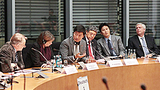 བཀའ་ཁྲི་མཆོག་ནས་འཇར་མེ་ནིའི་ཁྲིམས་བཟོ་དང་མཇལ་བ།