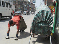 prostrating-monk-200.gif prostrating-monk-200.gif