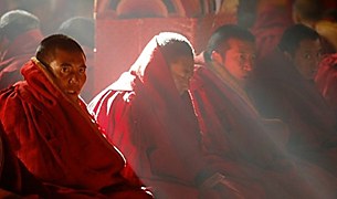 ༸གོང་ས་མཆོག་ལ་སྨད་བརྗོད། ༸གོང་ས་མཆོག་ལ་སྨད་བརྗོད།