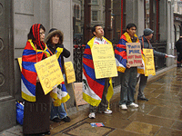 tibet-youth-uk-protest-200.gif tibet-youth-uk-protest-200.gif