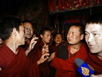 jokhang-monks-200.gif jokhang-monks-200.gif