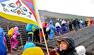ཉི་ཧོང་དུ་བོད་མིའི་རང་དབང་ཆེད་ལས་འགུལ། ཉི་ཧོང་དུ་བོད་མིའི་རང་དབང་ཆེད་ལས་འགུལ།