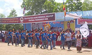 རྒྱལ་ཡུམ་ཆེན་མོའི་དྲན་རྟེན་རྐང་རྩེད་འགྲན་སྡུར། རྒྱལ་ཡུམ་ཆེན་མོའི་དྲན་རྟེན་རྐང་རྩེད་འགྲན་སྡུར།