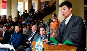 བཞུགས་སྒར་དུ་དམངས་གཙོའི་དུས་དྲན་སྲུང་བརྩི། བཞུགས་སྒར་དུ་དམངས་གཙོའི་དུས་དྲན་སྲུང་བརྩི།