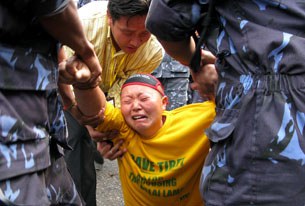 བལ་ཡུལ་དུ་ཉེན་རྟོག་པས་བོད་མི་འཛིན་བཟུང་བྱས་པ། བལ་ཡུལ་དུ་ཉེན་རྟོག་པས་བོད་མི་འཛིན་བཟུང་བྱས་པ།