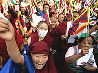 nuns-protest-hu-200.jpg