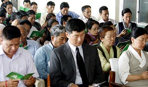 གཞུང་འབྲེལ་མཆོད་འབུལ་སྨོན་ལམ། གཞུང་འབྲེལ་མཆོད་འབུལ་སྨོན་ལམ།