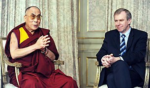 ༸གོང་ས་མཆོག་དང་བེལ་ཇམ་སྲིད་བློན་གྱི་མཇལ་འཕྲད། ༸གོང་ས་མཆོག་དང་བེལ་ཇམ་སྲིད་བློན་གྱི་མཇལ་འཕྲད།