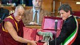 ༸གོང་ས་མཆོག་ལ་རོམ་གྱི་མི་སེར་གཟེངས་རྟགས།