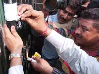 delhi-mcd-seal-shops-200.jpg