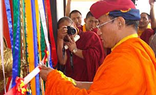 འབྲུག་ཆེན་རིན་པོ་ཆེ་བེལ་ཀོབ་ཏུ་ཞབས་སོར་འཁོད་པ། འབྲུག་ཆེན་རིན་པོ་ཆེ་བེལ་ཀོབ་ཏུ་ཞབས་སོར་འཁོད་པ།