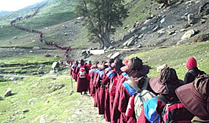 མ་ན་ལི་ནས་ལ་དྭགས་བར་གྱི་གནས་སྐོར། མ་ན་ལི་ནས་ལ་དྭགས་བར་གྱི་གནས་སྐོར།