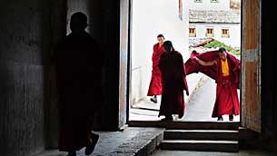 བོད་ནང་གྲྭ་བཙུན་གྱི་གྲངས་འབོར་ཉུང་དུ་ཕྱིན་པ། བོད་ནང་གྲྭ་བཙུན་གྱི་གྲངས་འབོར་ཉུང་དུ་ཕྱིན་པ།