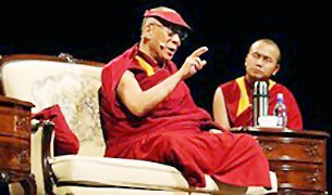 ཉིའུ་ཛི་ལེནྜ་མི་མང་ལ་བཀའ་སློབ་བསྩལ་བ།