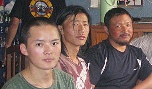 ཨ་མདོ་བླ་བྲང་བཀྲ་ཤིས་འཁྱིལ།