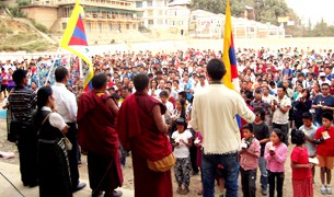 བཞུཌ་སྒར་དུ་མཆོད་འབུལ་སྨོན་ལམ།