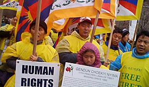 ནིའུ་ཡོར྄ཀ་དུ་འགྲོ་བ་མིའི་ཐོབ་ཐང་གི་ཉིན་མོ་སྲུང་བརྩི། ནིའུ་ཡོར྄ཀ་དུ་འགྲོ་བ་མིའི་ཐོབ་ཐང་གི་ཉིན་མོ་སྲུང་བརྩི།