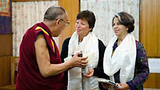 ཨ་རིའི་སྲིད་འཛིན་གྱི་སློབ་སྟོན་པ་བཞུཌ་སྒར་དུ་འཚམས་འདྲི།