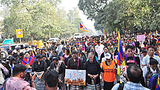 རྒྱ་ནག་གཞུང་ཚབ་མདུན་ངོ་རྒོལ།