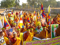 sera-peace-march-200.gif