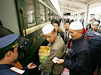 chinese-to-lhasa-2002.jpg chinese-to-lhasa-2002.jpg