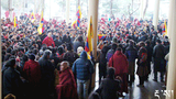 འཛམ་གླིང་ཡོངས་སུ་གདུང་སེམས་མཉམ་བསྐྱེད།