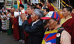 བཞུགས་སྒར་དུ་གདུང་སེམས་མཉམ་བསྐྱེད། བཞུགས་སྒར་དུ་གདུང་སེམས་མཉམ་བསྐྱེད།