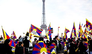 སུད་སིའི་ནང་ངོ་རྒོལ། སུད་སིའི་ནང་ངོ་རྒོལ།