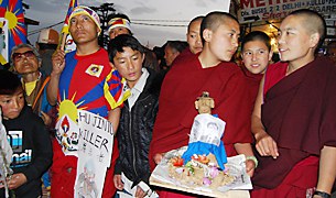 རྡ་ས་བོད་མིས་གླུད་བརྫངས།
