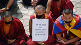 རྒྱ་ནག་དམར་པོའི་གཞུང་ལོ་དྲུག་བཅུ་འཁོར་བར་ངོ་རྒོལ།