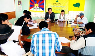 གཞོན་ནུ་ལྷན་ཚོཊ་ནས་རྒྱ་ནག་ལ་ལན་འདེབས། གཞོན་ནུ་ལྷན་ཚོཊ་ནས་རྒྱ་ནག་ལ་ལན་འདེབས།