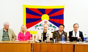 དབྱིན་ཇིའི་གྲོས་ཚོཊ་འཐུས་མི། དབྱིན་ཇིའི་གྲོས་ཚོཊ་འཐུས་མི།