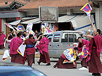 amdo-monks-protest-200.gif amdo-monks-protest-200.gif