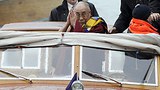 ལྦེ་ནིས་གྲོང་ཁྱེར་གྱི་ཆེ་བསྟོད་མི་སེར་གྱི་གཟེངས་རྟགས།