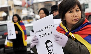 སུད་སིར་འུན་ཅ་པའོ་ལ་ངོ་རྒོལ་བྱས་པ། སུད་སིར་འུན་ཅ་པའོ་ལ་ངོ་རྒོལ་བྱས་པ།