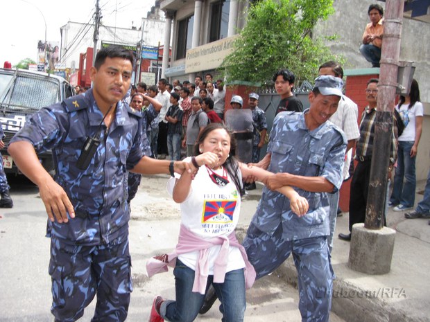 བལ་ཡུལ་ནང་བོད་མི་ཚོས་རྒྱ་ནག་གཞུང་ལ་ངོ་རྒོལ་དང་ཉེན་རྟོག་པས་འཛིན་བཟུང་། ༢༠༠༨།༦།༥