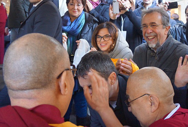 ༸གོང་ས་མཆོག་ནས་ནོ་བེལ་ཞི་བདེའི་ལྷན་ཚོགས་༡༤པའི་ཐོག་ཆིབས་བསྒྱུར། ༸གོང་ས་མཆོག་ནས་ནོ་བེལ་ཞི་བདེའི་ལྷན་ཚོགས་༡༤པའི་ཐོག་ཆིབས་བསྒྱུར།