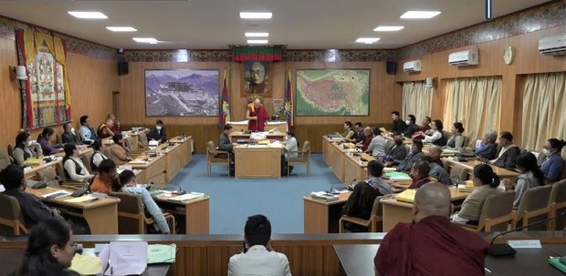 སྐབས་བཅུ་བདུན་པའི་བོད་མི་མང་སྤྱི་འཐུས་ལྷན་ཚོགས་ཀྱི་གྲོས་ཚོགས་ཚོགས་དུས་གསུམ་པ་མཇུག་སྒྲིལ། སྐབས་བཅུ་བདུན་པའི་བོད་མི་མང་སྤྱི་འཐུས་ལྷན་ཚོགས་ཀྱི་གྲོས་ཚོགས་ཚོགས་དུས་གསུམ་པ་མཇུག་སྒྲིལ།