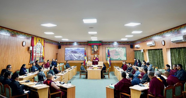 སྐབས་བཅུ་བདུན་པའི་གྲོས་ཚོགས་ཚོགས་དུས་དྲུག་པའི་མཇུག་སྐྱོང་གི་ལས་རིམ་དབུ་འཛུགས་གནང་སོང་།