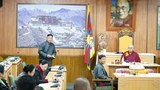 དཔྱ་དངུལ་ཆག་ཡང་བཏང་བའི་ལོ་གཅིག་ནང་བོད་མི་དྲུག་སྟོང་ལྔ་བརྒྱ་ལྷག་གིས་དཔྱ་དངུལ་ལག་དེབ་གསར་བཟོ་དང་བསྐྱར་གསོ་གནང་འདུག