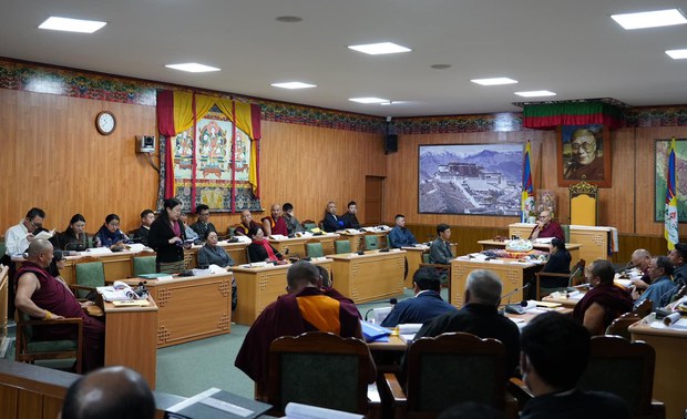 སྤྱི་འཐུས་གྲོས་ཚོགས་སུ་བོད་ཀྱི་སྐུ་ཚབ་དོན་གཅོད་ཁང་ཁག་གི་ལས་དོན་ཐད་འདྲི་རྩད་དང་སྔོན་རྩིས་གཏན་འབེབས་གནང་སོང་།