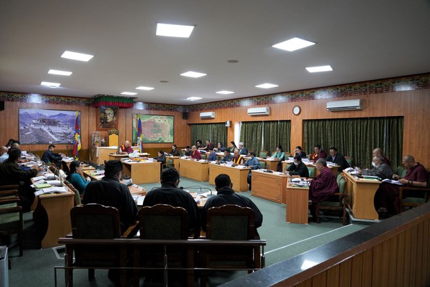 གྲོས་ཚོགས་ནང་ཁྲིམས་ཞིབ་པའི་འོས་ཆོས་དང་འབྲེལ་བའི་བཅའ་ཁྲིམས་བསྐྱར་བཅོས་གནང་ཐུབ་མི་འདུག