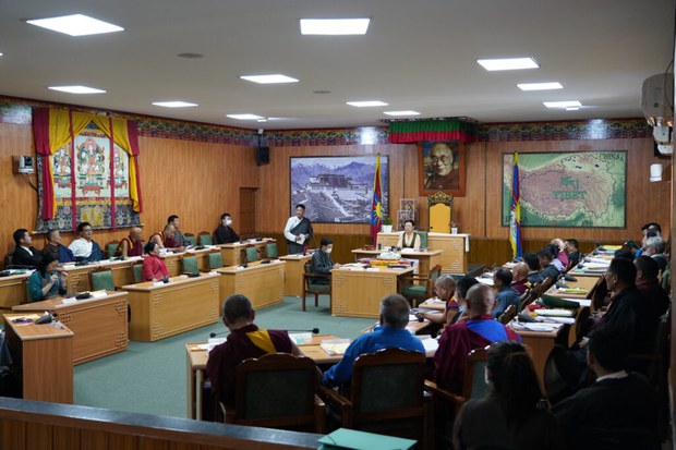 བོད་ནས་རྗེས་སུ་ཕེབས་པ་སྡོད་ཁང་མེད་མཁན་ཚོར་དམིགས་ཏེ་ས་ཁང་གི་སྒྲིག་གཞི་བསྐྱར་བཅོས་གནང་སོང་།