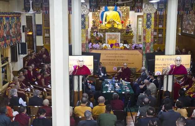 ཚད་རྡུལ་གྱི་གནས་བབ་གསར་པ་དང་སྤྱིར་བཏང་མིན་པའི་གཤེར་གཟུགས་སོགས་ཀྱི་ཐོག་བགྲོ་གླེང་།