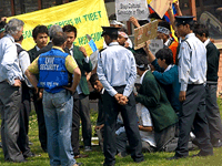 tibetans-nepal-un-200.gif tibetans-nepal-un-200.gif