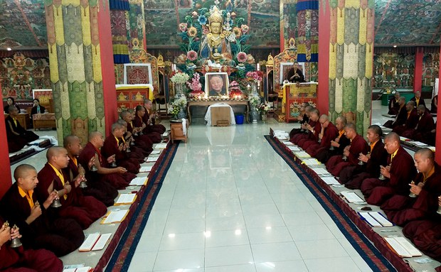 བཀའ་ཟུར་རྒྱ་རི་རིན་པོ་ཆེ་མཆོག་གི་དགོངས་རྫོགས་ཞེ་དགུའི་མཆོད་འབུལ་གནང་ཡོད་པ། བཀའ་ཟུར་རྒྱ་རི་རིན་པོ་ཆེ་མཆོག་གི་དགོངས་རྫོགས་ཞེ་དགུའི་མཆོད་འབུལ་གནང་ཡོད་པ།