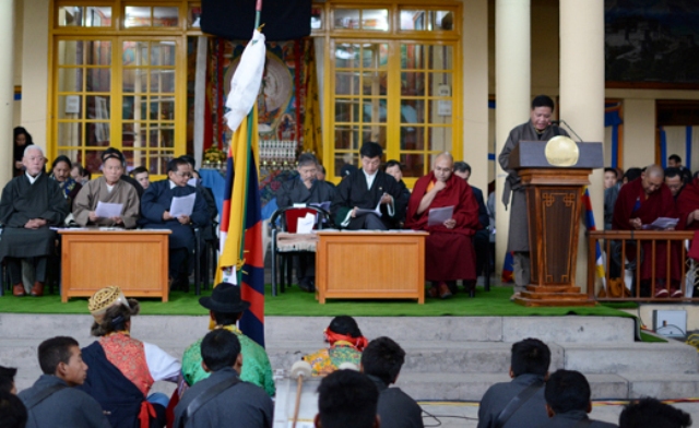 སྤྱི་འཐུས་ཚོགས་གཙོས་གཏམ་བཤད་གནང་བཞིན་པ། ༢༠༡༤།༣།༡༠
