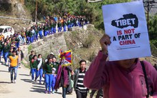 བཞུགས་སྒར་དུ་གསུམ་བཅུའི་དུས་དྲན་ཐེངས་༥༦པ་སྲུང་བརྩི་སྐབས། ༢༠༡༥།༣།༡༠
